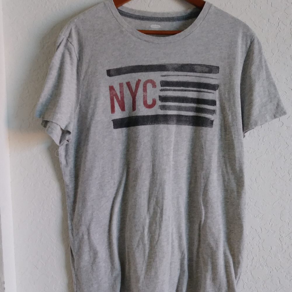 Old Navy Distressed NYC T-Shirt Size L